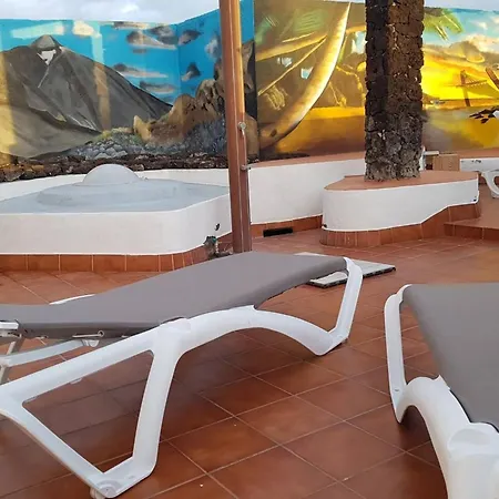 Spacious With Pool In Arona 190m² Air Conditioning أرونا