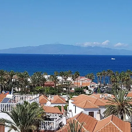 Spacious With Pool In Arona 190m² Air Conditioning أرونا